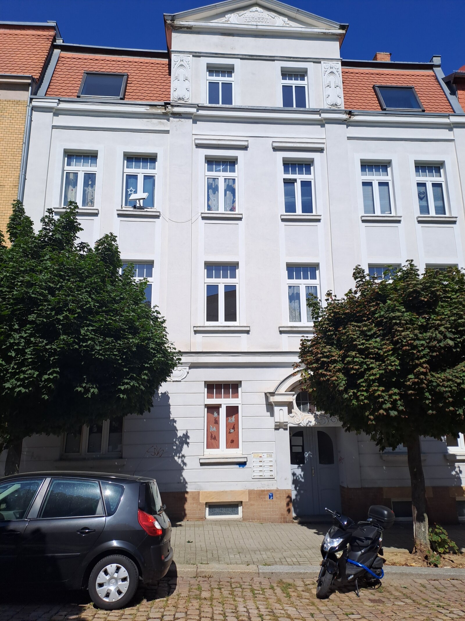Repräsentatives Mehrfamilienhaus preiswert zu verkaufen. 