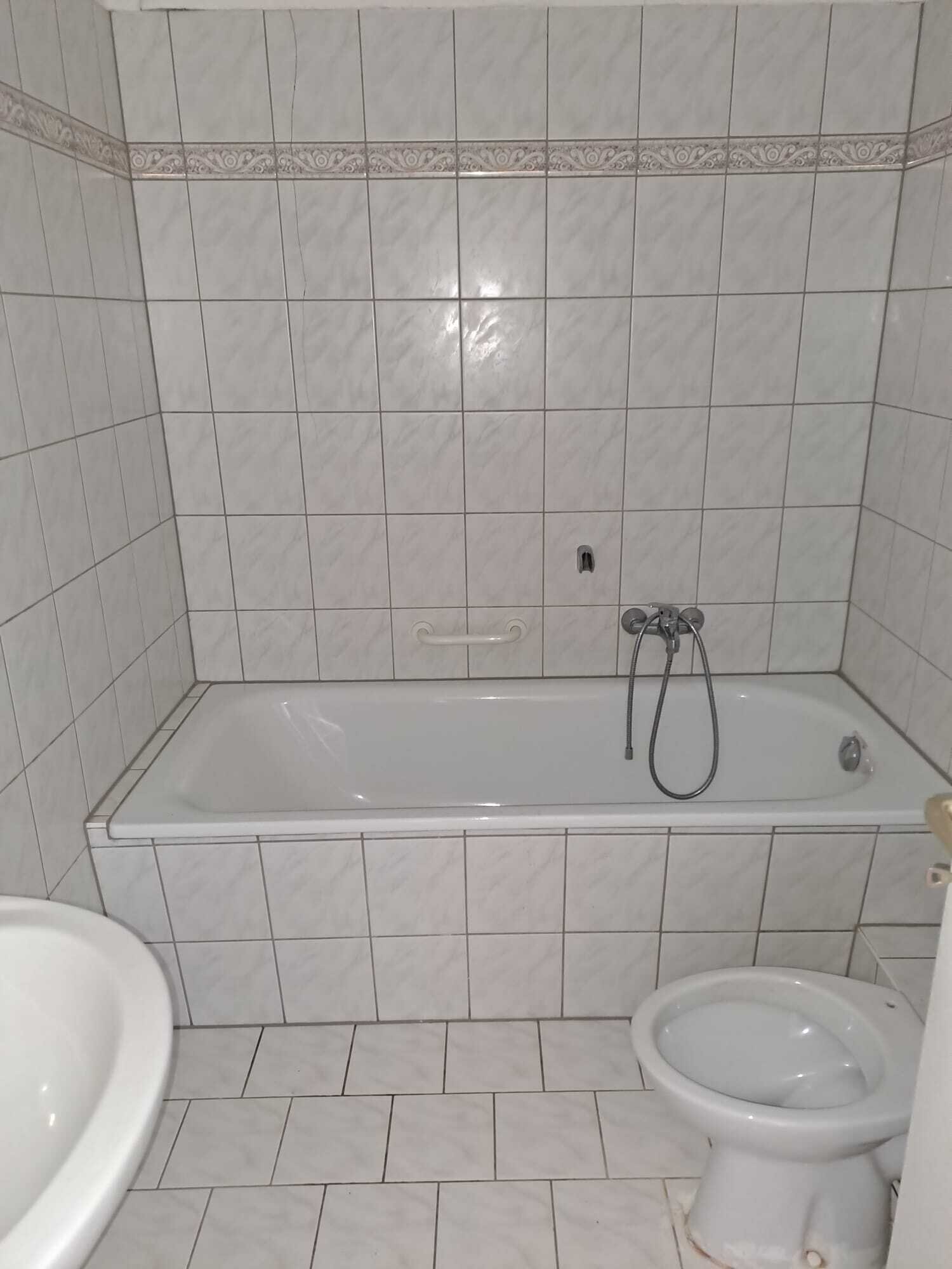 Repräsentatives Mehrfamilienhaus preiswert zu verkaufen. 