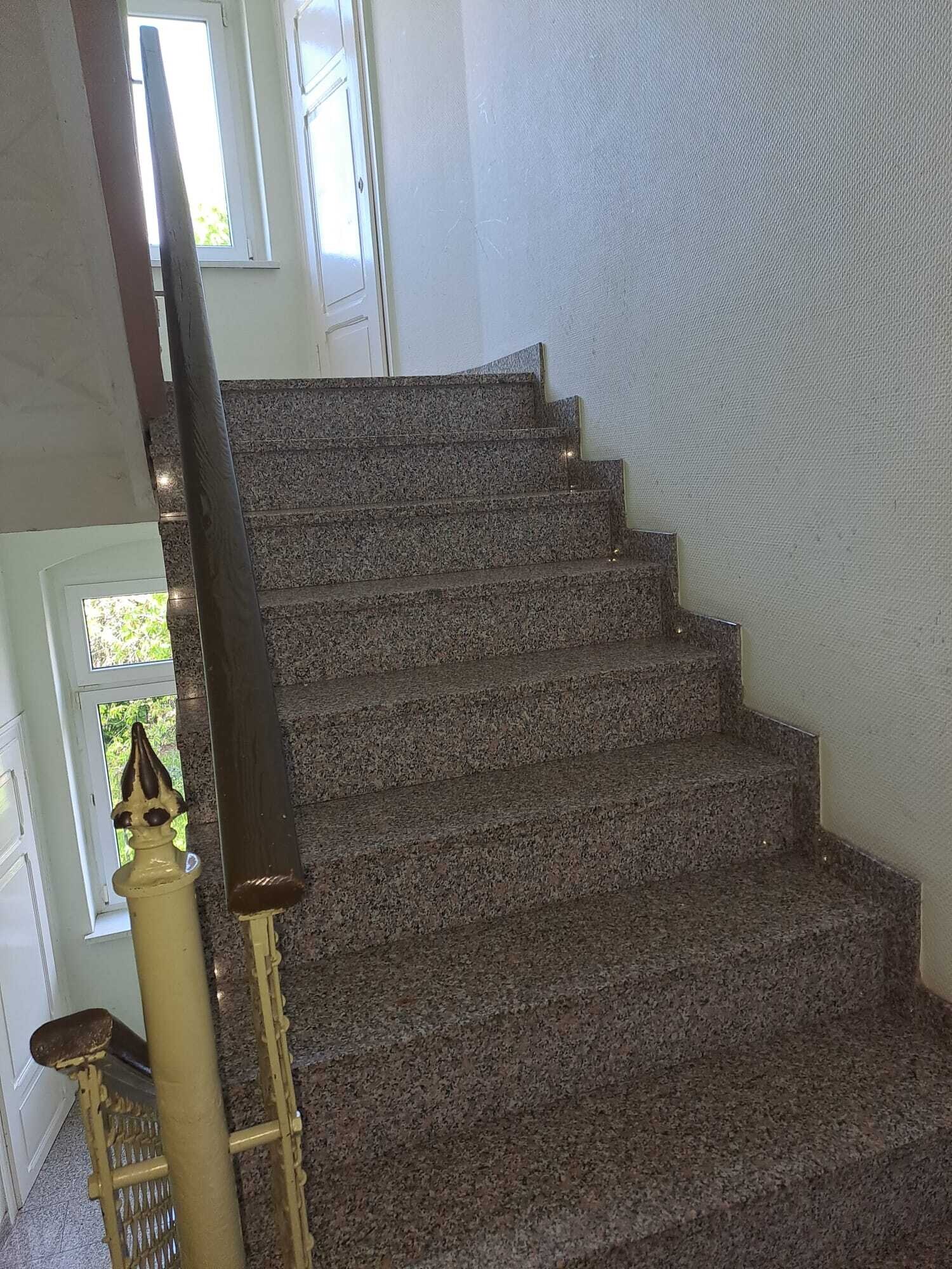 Repräsentatives Mehrfamilienhaus preiswert zu verkaufen. 