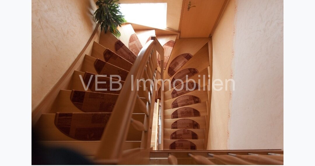 Charmantes Mehrfamilienhaus in zentraler Lage von Erfurt – Solide Kapitalanlage mit Entwicklungspotenzial Objektbeschreibung