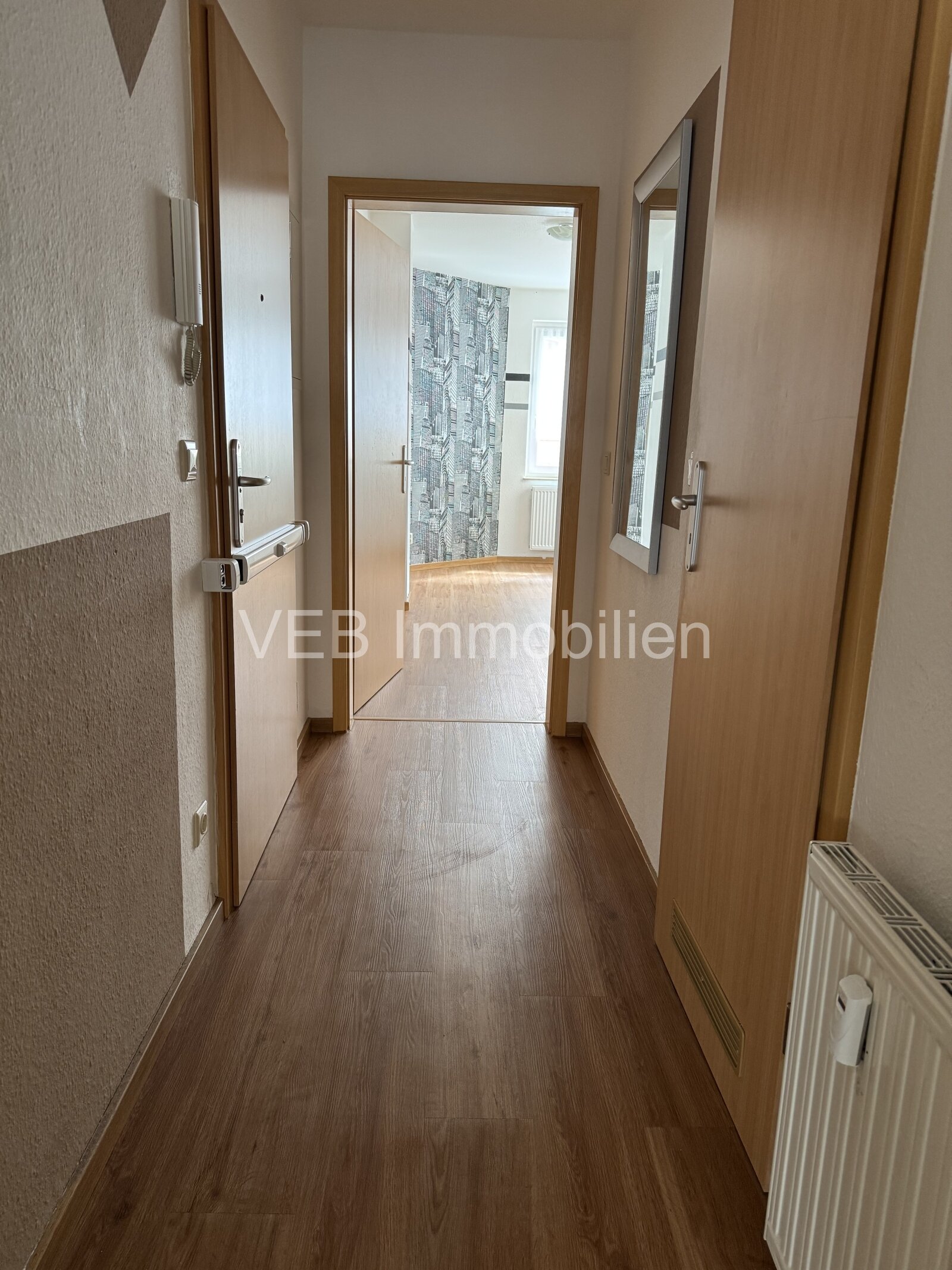 Gemütliche Zweiraumwohnung im Erdgeschoss sucht 