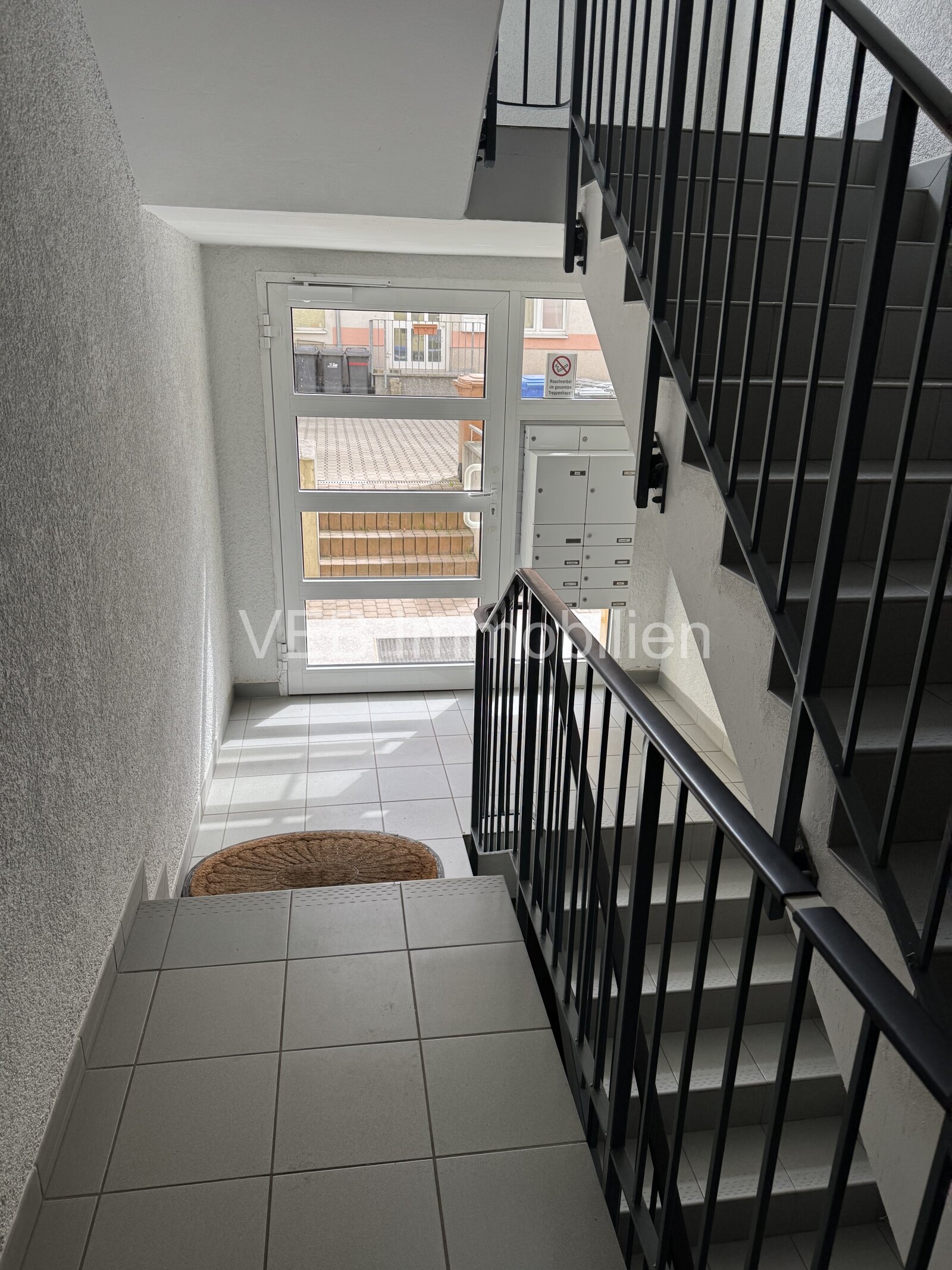 Gemütliche Zweiraumwohnung im Erdgeschoss sucht 