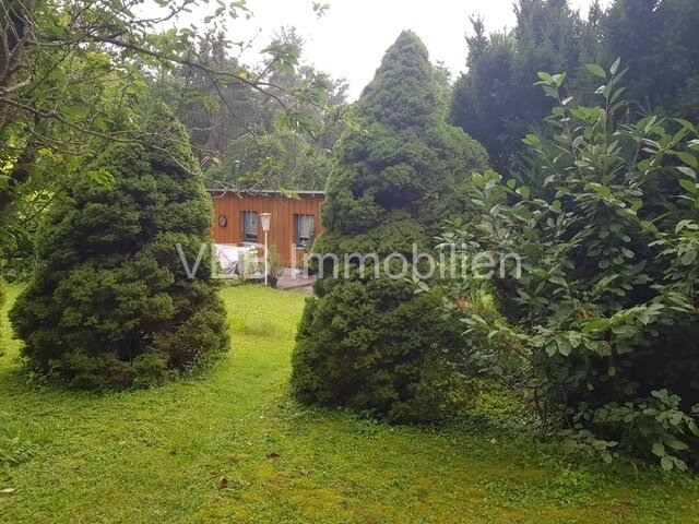 Naturidylle trifft Stadtnähe: Großzügiges Grundstück mit Bungalow in Erfurt