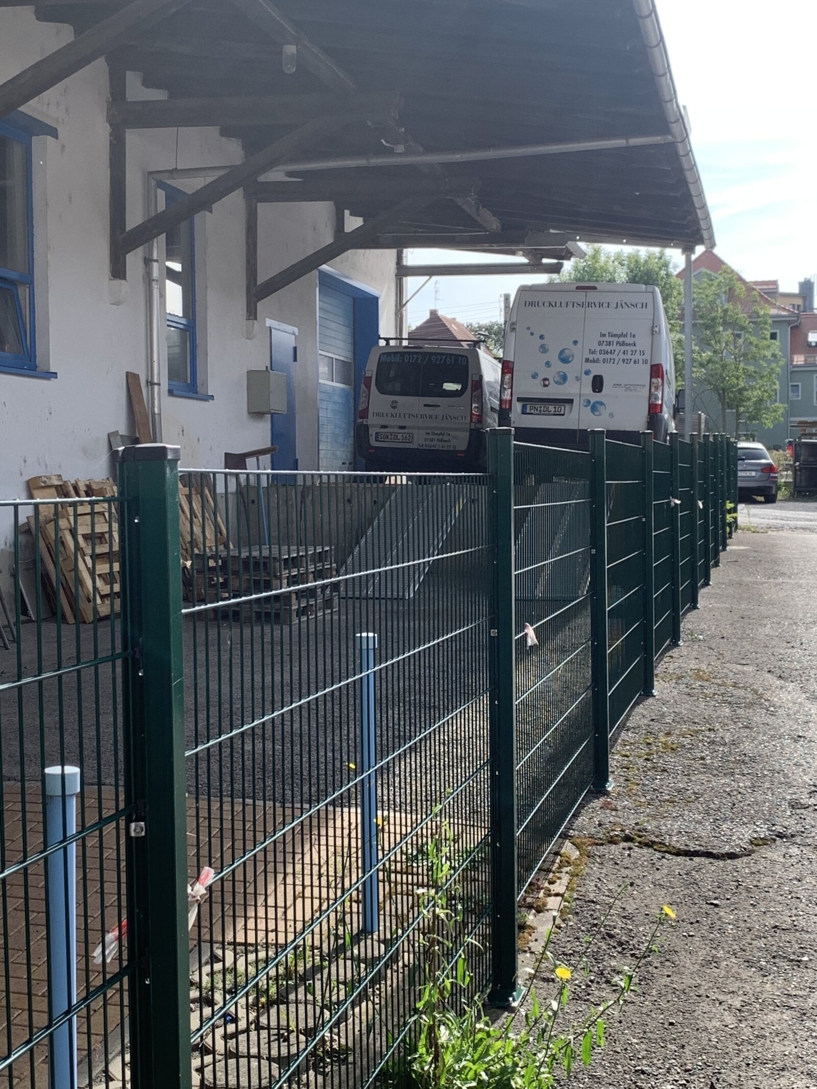 Preisreduzierung - Vielseitiger Gewerbekomplex mit verschiedensten Lagermöglickeiten günstig abzugeben.