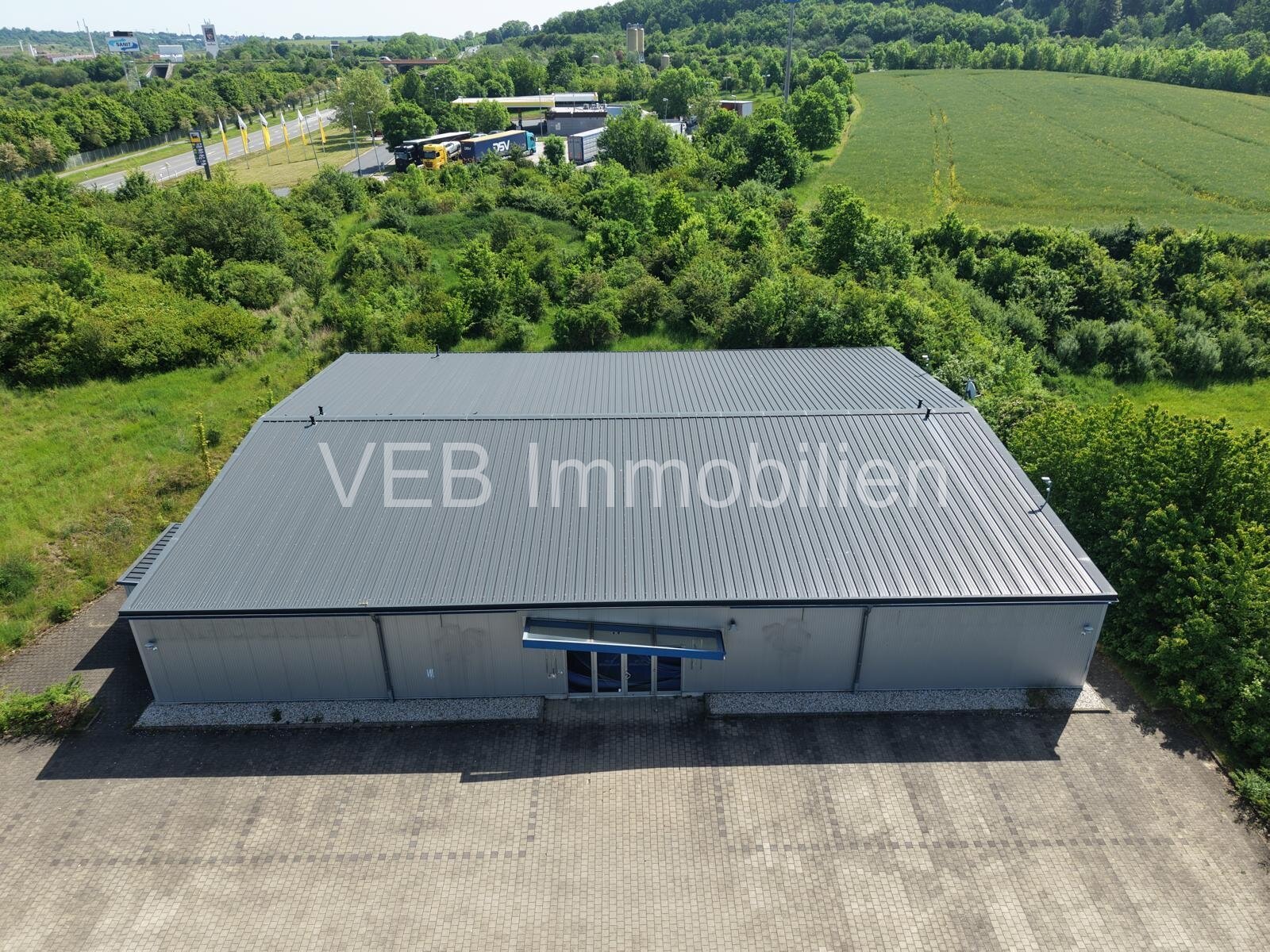 FLEXIBLES FLÄCHENWUNDER MIT POTENZIAL – 800 m² GEWERBE- UND LAGERFLÄCHE IM SAALE-HOLZLAND-KREIS ZU VERMIETEN.