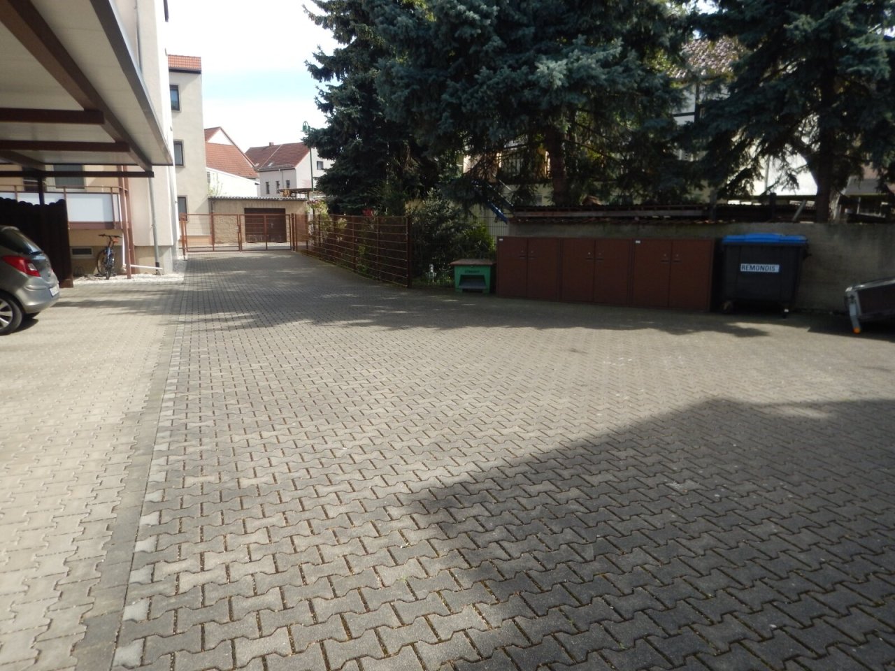 Freifläche vor dem Carport Freifläche vor dem Carport